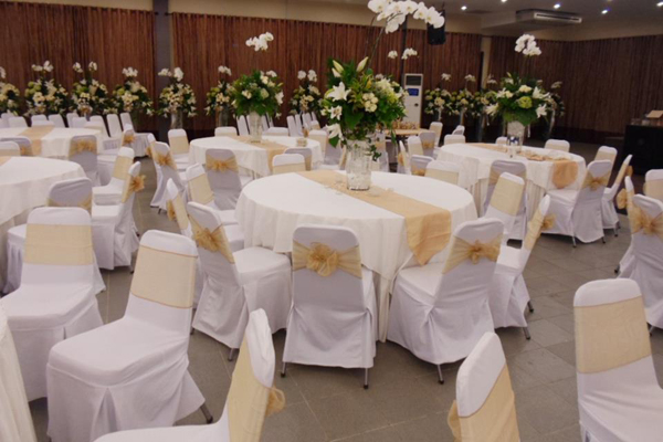 meja-dan-kursi-pesta